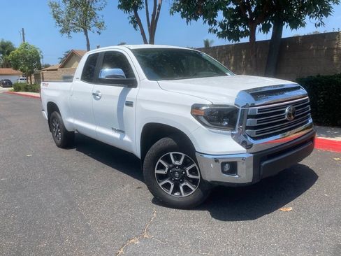Used 2021 Toyota Tundra Limited w/ Limited Premium Package AWD/4WD image 2