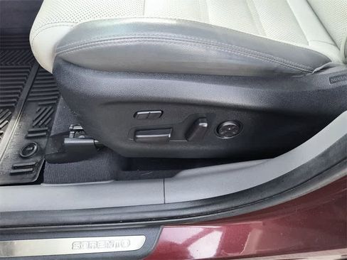 Used 2017 Kia Sorento SX image 12