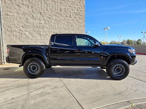 Used 2021 Toyota Tacoma TRD Sport w/ Technology Package image 7