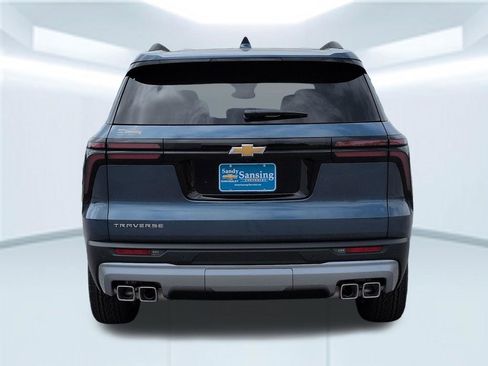 New 2026 Chevrolet Traverse LT w/ Sun and Wheel Package FWD image 5