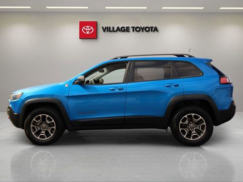 Used 2020 Jeep Cherokee Trailhawk AWD/4WD image 2