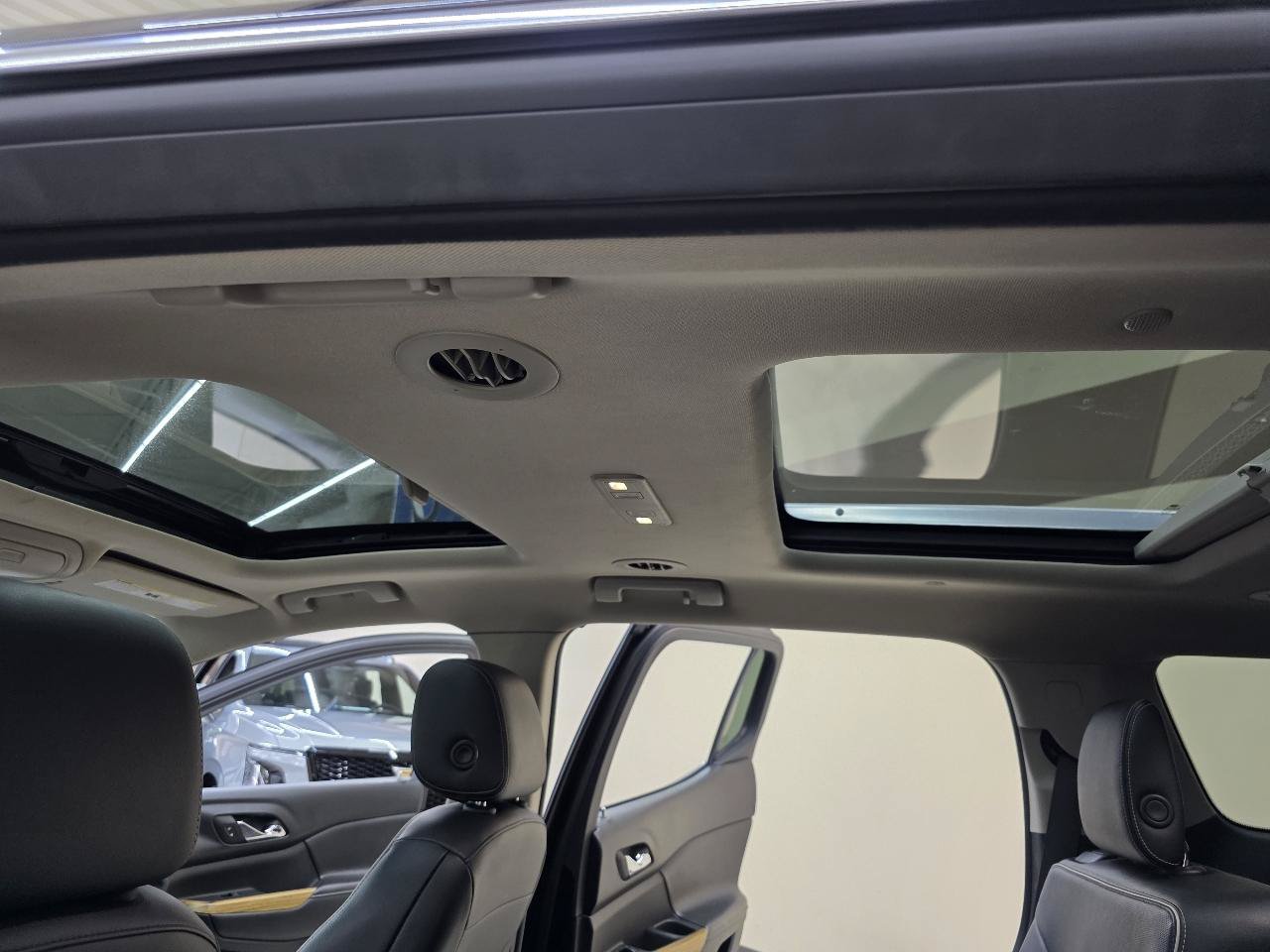 Used 2017 GMC Acadia Denali AWD/4WD image 40