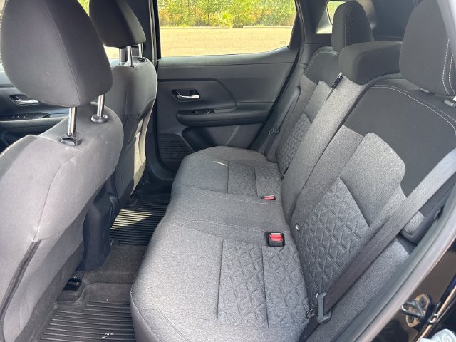 Used 2025 Nissan Kicks SV AWD/4WD image 13
