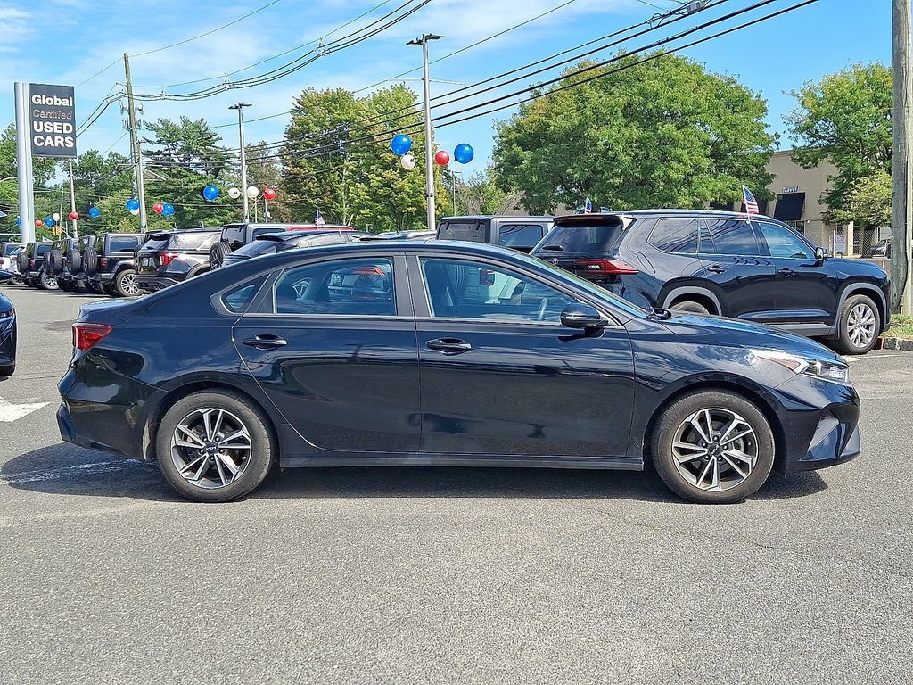 Used 2023 Kia Forte LXS w/ LXS Technology Package FWD image 8