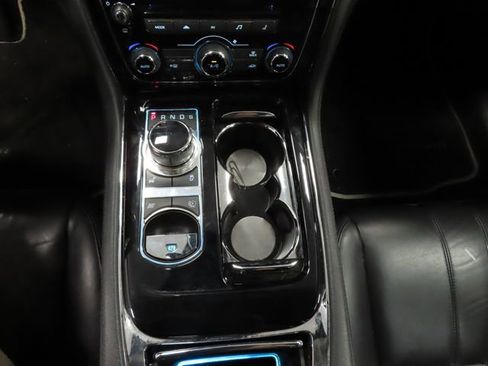 Used 2015 Jaguar XJ image 22