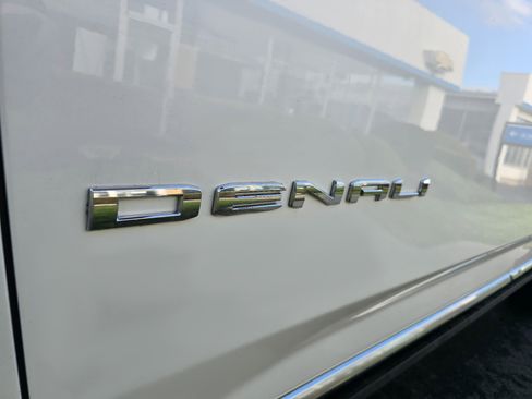 Used 2022 GMC Yukon XL Denali w/ Denali Ultimate Package AWD/4WD image 11