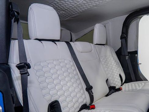 Used 2025 Jeep Gladiator Sport image 22