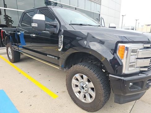 Used 2019 Ford F250 Platinum w/ Platinum Ultimate Package AWD/4WD image 2