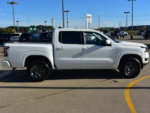 Used 2025 Nissan Frontier SV image 4