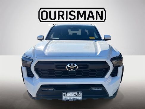 Used 2024 Toyota Tacoma TRD Off-Road image 2