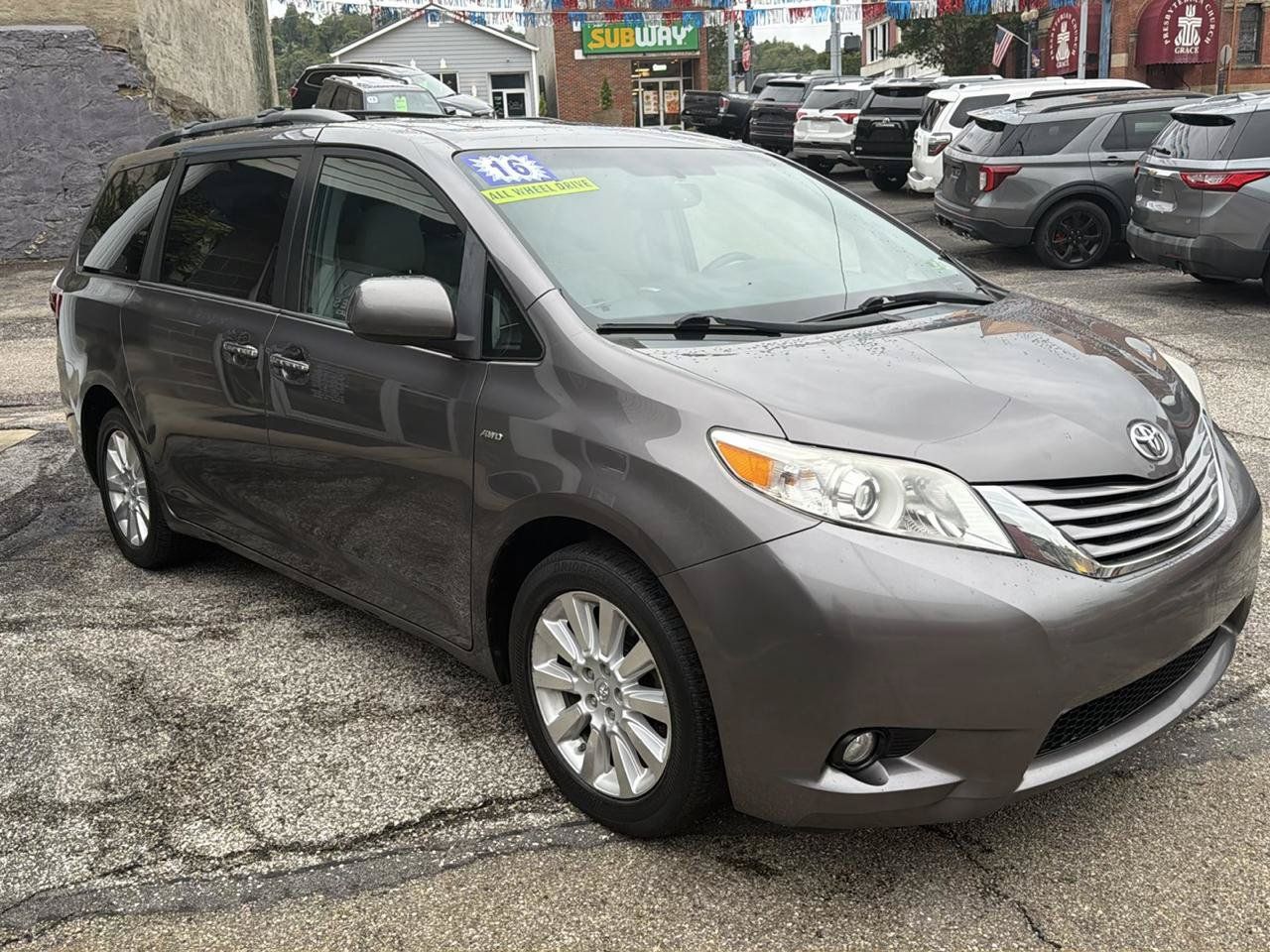 Used 2016 Toyota Sienna XLE AWD/4WD image 3