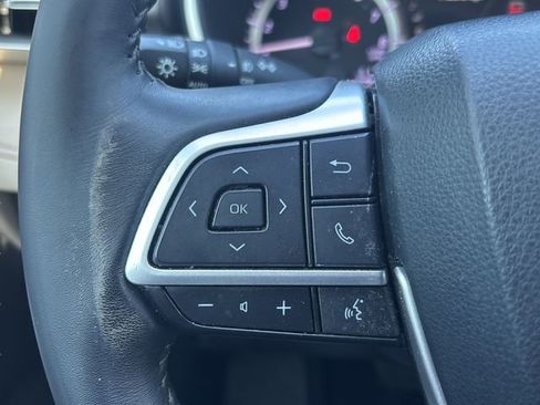 Used 2023 Toyota Highlander XLE image 25