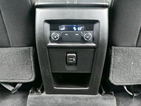 Used 2021 Chevrolet Traverse LT FWD image 35