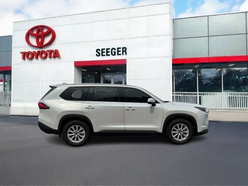 Used 2024 Toyota Grand Highlander AWD image 2