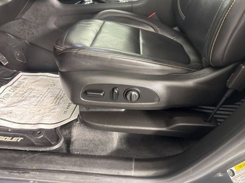 Used 2021 Chevrolet Traverse LT w/ LT Premium Package image 22