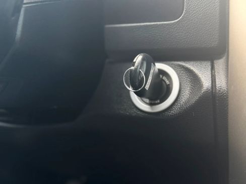 Used 2018 RAM 1500 SLT image 16