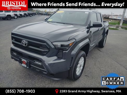 Used 2025 Toyota Tacoma SR5 image 3