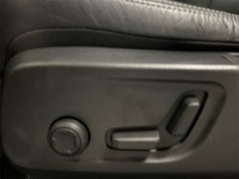 Certified 2025 Volvo XC40 B5 Plus image 11