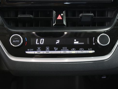 Used 2025 Toyota Corolla LE FWD image 18