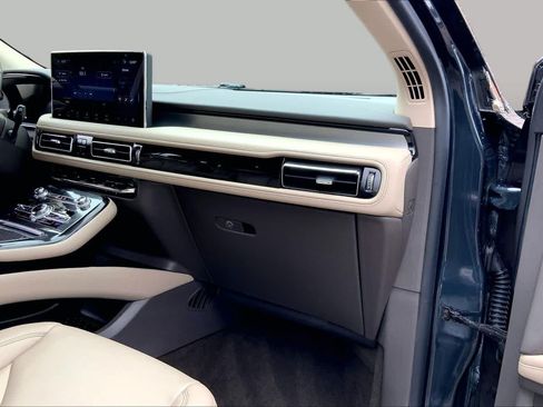 Used 2023 Lincoln Nautilus FWD w/ Premium Package image 17