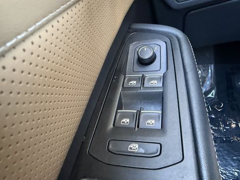 Used 2024 Volkswagen Atlas Cross Sport SE FWD image 27