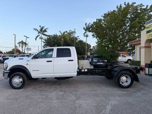 Used 2022 RAM 5500 4x4 Crew Cab w/ Chrome Appearance Group image 3