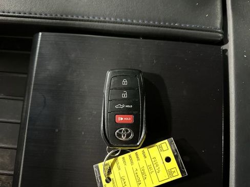 Used 2022 Toyota Tundra Platinum image 34