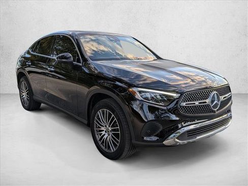 Used 2025 Mercedes-Benz GLC 300 4MATIC image 3