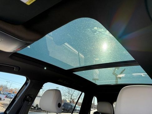 Used 2023 Volkswagen Tiguan SE R-Line image 15