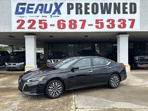 Used 2025 Nissan Altima 2.5 SV FWD image 1