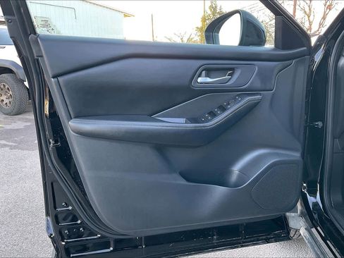 Used 2024 Nissan Rogue SV image 21