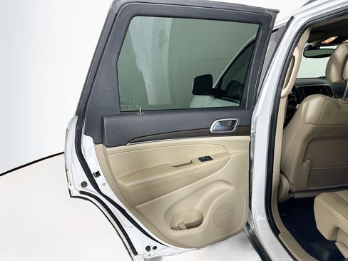 Used 2018 Jeep Grand Cherokee Limited image 24