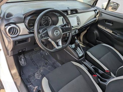 Used 2022 Nissan Versa SV FWD image 9