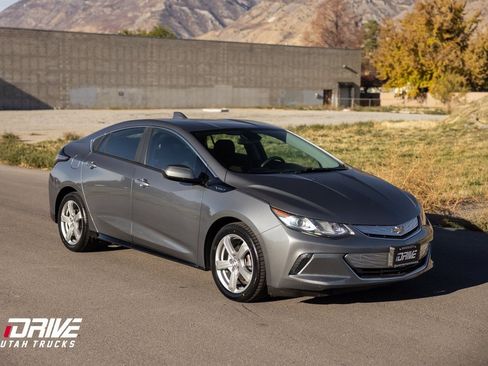 Used 2018 Chevrolet Volt LT image 2