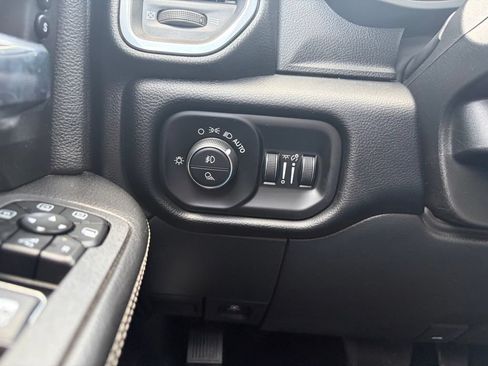 Used 2026 RAM 2500 Laramie AWD/4WD image 40