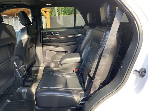 Used 2018 Ford Explorer Platinum AWD/4WD image 16