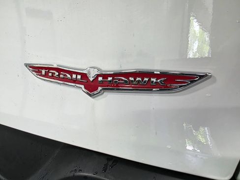 Used 2018 Jeep Cherokee Trailhawk w/ Cold Weather Group AWD/4WD image 5