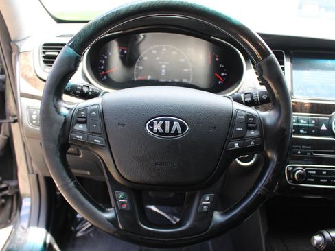 Used 2014 Kia Cadenza Premium w/ Technology Package FWD image 19
