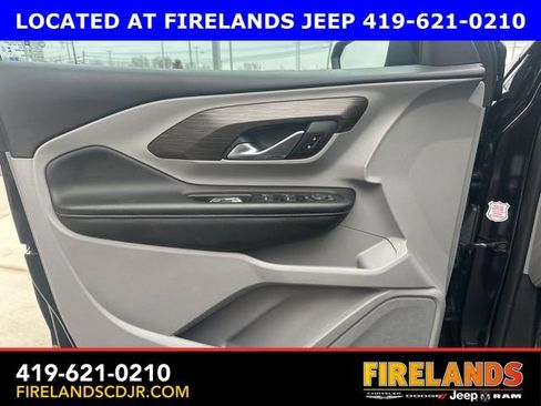 Used 2024 GMC Terrain SLE image 21