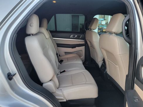 Used 2018 Ford Explorer XLT w/ Equipment Group 202A AWD/4WD image 23