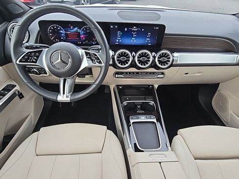 Used 2025 Mercedes-Benz GLB 250 4MATIC image 30
