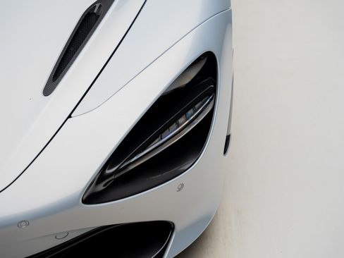 Used 2018 McLaren 720S image 10