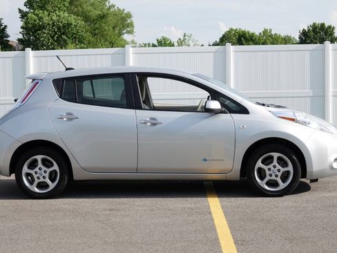 Used 2011 Nissan Leaf SL FWD image 27