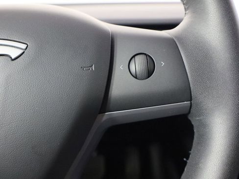 Used 2020 Tesla Model 3 Standard Range image 10