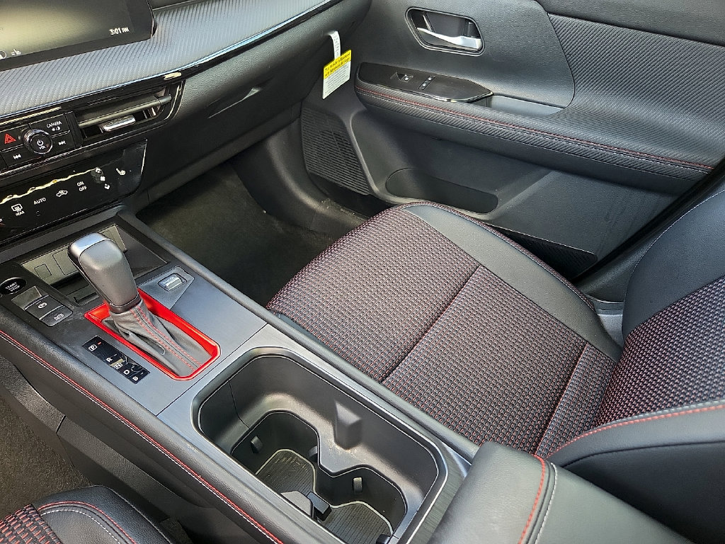 Used 2026 Nissan Kicks SR w/ SR Premium Package FWD image 25