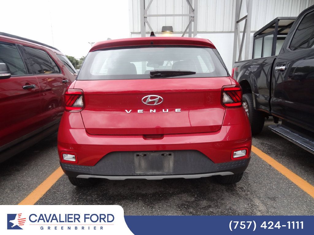 Used 2022 Hyundai Venue SEL FWD image 5