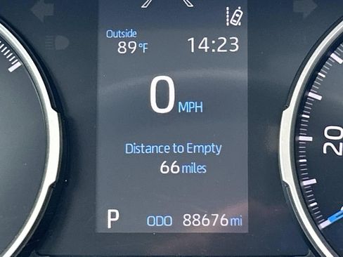 Used 2021 Toyota RAV4 XLE Premium image 36