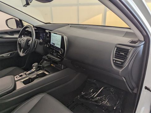Used 2025 Lexus NX 250 FWD image 17