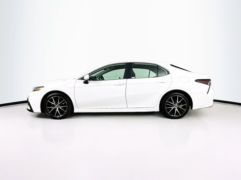 Used 2024 Toyota Camry SE image 4