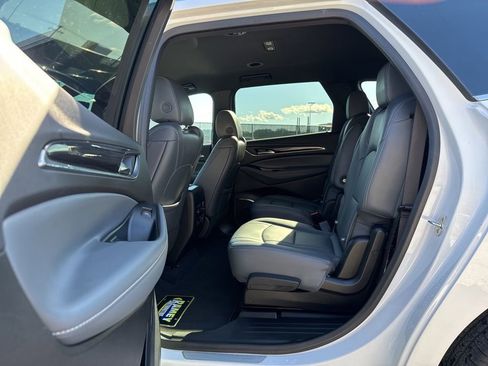 Used 2024 Buick Enclave Premium image 17